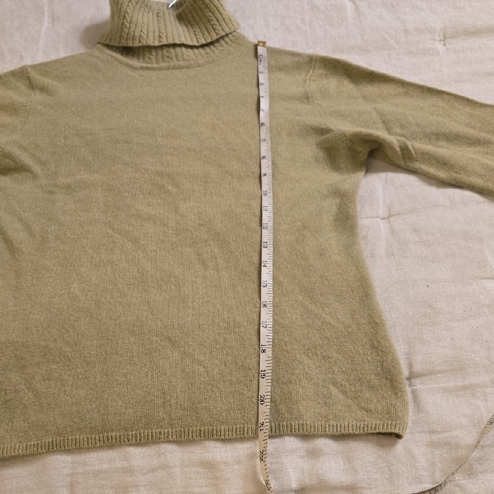 Cashmere Geneva Women's Soft Green Turtleneck Sweater - Picture 11 of 13
